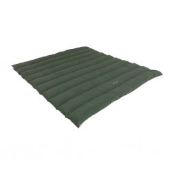 Deken met een zeer zacht katoenen oppervlak, perfect voor extra warmte op koele avonden.