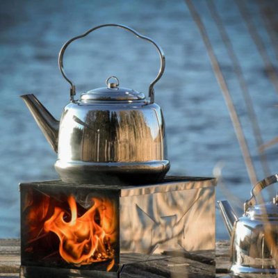 Several layers in the base mean that the pan can be heated without any problems both over an open fire or on glowing coals