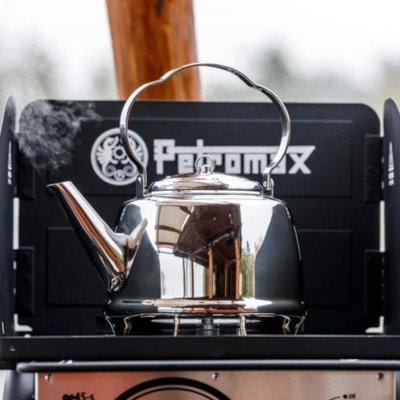 Can also be heated on gas stoves, induction hobs and regular stoves