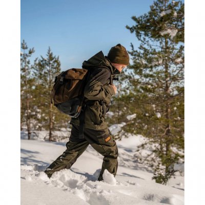 Backpack with built-in stool, several practical pockets and ergonomic shoulder straps for children.