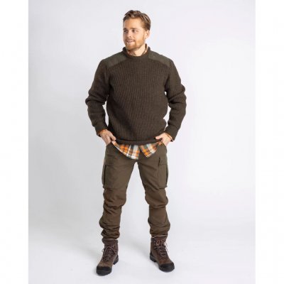 Knitted sweater in wool that is suitable for most occasions.