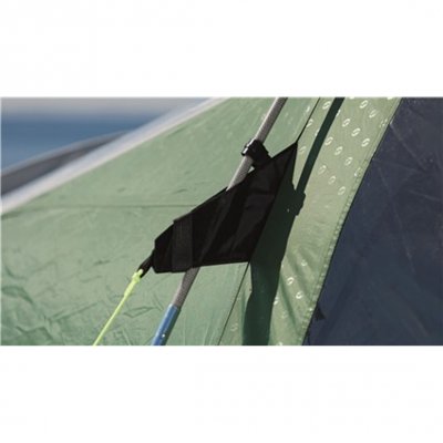 Brackets for poles and lines provides a very stable and durable tent.
