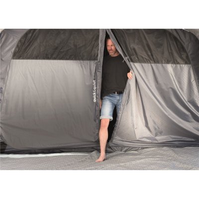 Outwell Quick & Quiet sleeper door on Nevada 5P makes it quiet and easy to get in and out of the sleeper.