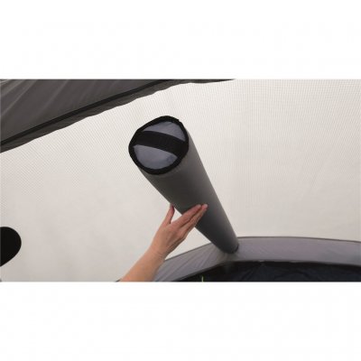 Longitudinal air ducts for extra stability on the Outwell Springville 5SA Family Tent