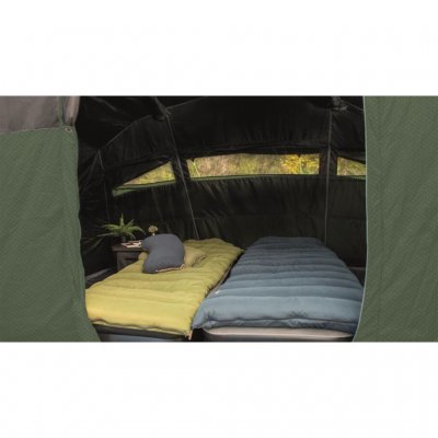 The family tent has a spacious sleeping cabin with good ventilation. The middle wall opens up to gather the whole family in one