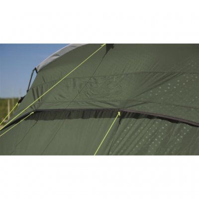 A large adjustable valve at the back and valves at the front provide good ventilation through the tent.