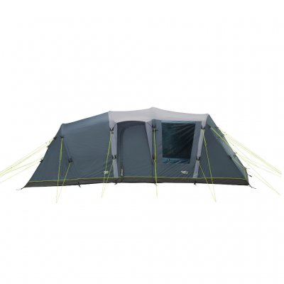 Aan de achterkant van de tent bevindt zich een kleine, regenbestendige ingang die direct toegang geeft tot de gemeenschappelijke