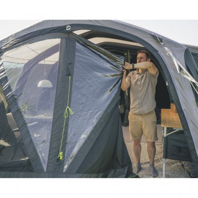 De voorkant kan op verschillende manieren worden gemonteerd en kan volledig worden verwijderd als u een geheel open tent wilt.