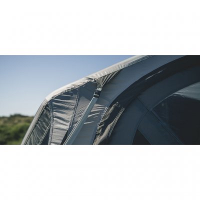 Dankzij de sterke stormlijnen en verstevigde sluitingen is de tent bestand tegen windsnelheden tot 88 km/u.