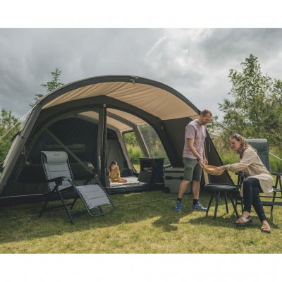 De Outwell Nashville 5 Air TC heeft een luchtig en flexibel ontwerp, perfect voor buitenactiviteiten met het hele gezin, met max