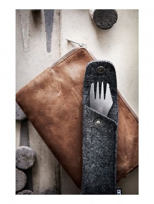 Light My Fire Spork Titanium översätts till nederländska som "Light My Fire Spork Titanium". Eftersom det är ett produktnamn, be