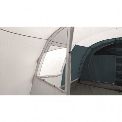 Windows at the front and sides give Easy Camp Palmdale 600 a bright and pleasant living room.