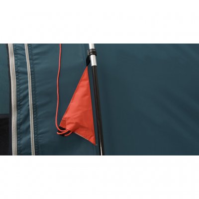 Reinforced brackets on the tent lines provide Easy Camp Palmdale 800 Lux with good wind protection.