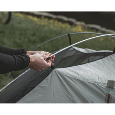 Aluminium staven houden het gewicht laag zonder dat dit ten koste gaat van de stabiliteit