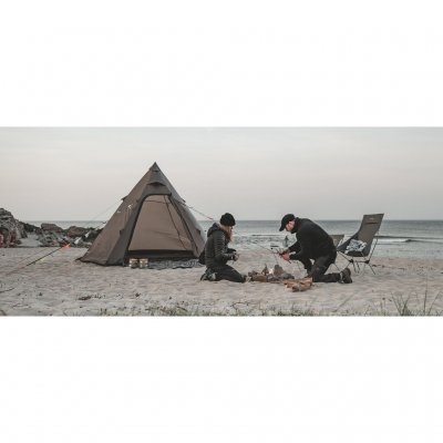 Ontspan aan het strand met de Easy Camp Otra Tipi – perfect voor avonturen en gezellige momenten in de natuur.