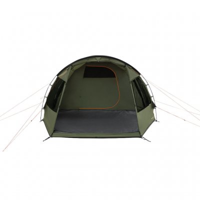 Easy Camp Kinn 5 Tent heeft een grote woonkamer en een verduisterde slaapcabine