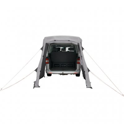 Easy Camp Krossbu van voren gezien met open deur – ruime ingang met de mogelijkheid om de deur als zonneluifel te gebruiken