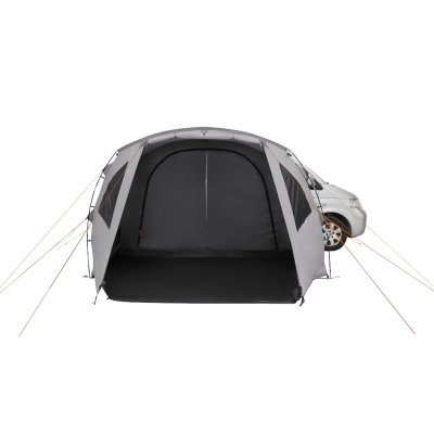 Grote ingang biedt gemakkelijke toegang tot de tent