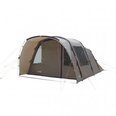 De Easy Camp Brimnes 5 Air heeft een grote regenbestendige deur aan de voorkant.