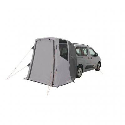 Easy Camp Krossbu Mini schuin van voren gezien met gesloten deur – biedt een weerbestendige en privéruimte bij de campervan