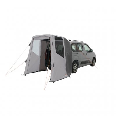 Easy Camp Krossbu Mini – een praktische autotent die aan de achterkant van een campervan wordt bevestigd en extra beschutte ruim