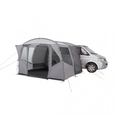 Easy Camp Reine heeft een grote, regenbestendige ingang aan de voorkant van de autotent.