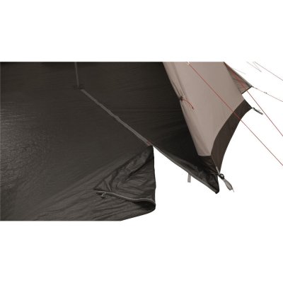 The floor at the entrance opens up with a zipper. Perfect for wet equipment.