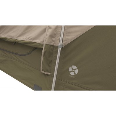 Low-placed ventilation at the front provides a better air flow through the tent.