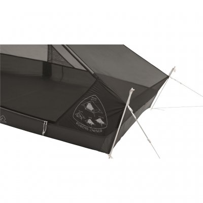 Horizontal and integrated aluminium poles optimizes the space inside the tent