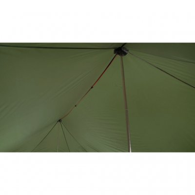 The centrum poles have attachment points in the tarp.