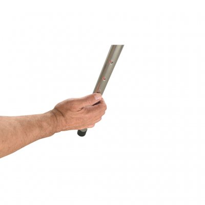 A stronger steel pole provides good stability on the tarp.