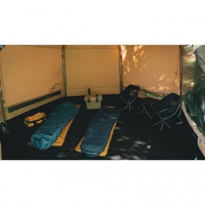 Polycotton canvas with 35% cotton provides a better climate in the tent.