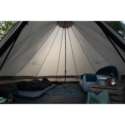 The carpet gives the tent a cozy feeling.