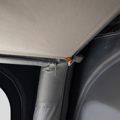 Binnenhemel is inbegrepen bij de Dometic Winter AIR PVC 180 S wintervoortent voor caravan en camper.
