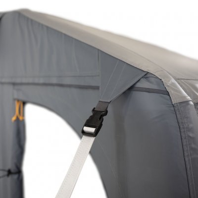 Stormlijnen voor extra stabiliteit van de voortent.