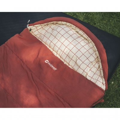 Outwell Camper Lux-slaapzak met de rits volledig gesloten.
