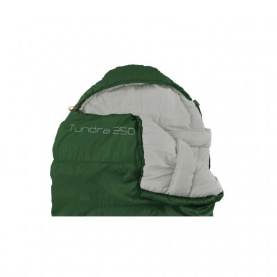 The lining in the Easy Camp Tundra 250 sleeping bag is soft and provides good comfort.
