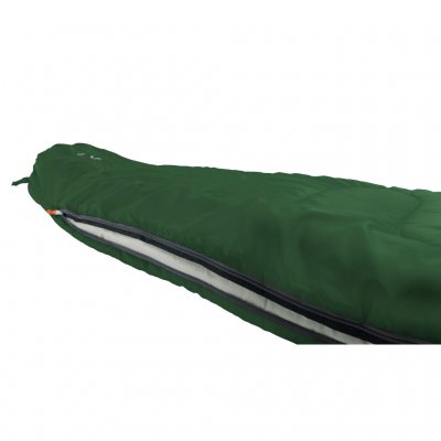 An extra protection behind the zipper protects the sleeping bag against cold drafts.