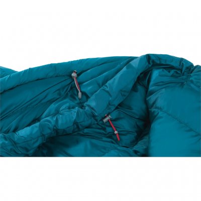 Capuchon met extra isolatie en een trekkoord voor optimaal comfort.