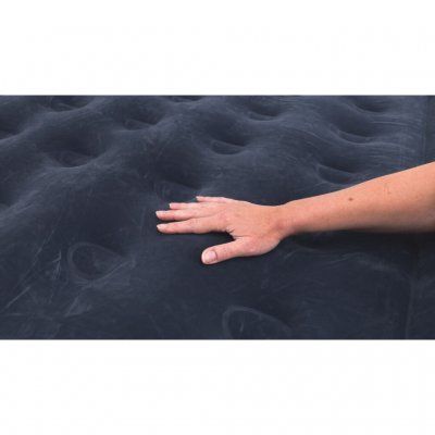 The surface of the bed is covered with velvet for a softer feel.