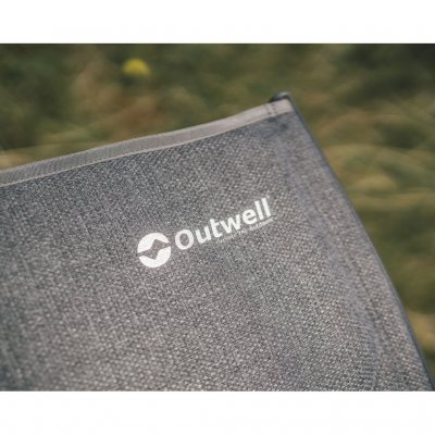 De campingstoel Rosewood van Outwell heeft vulling in de zitting en rugleuning.