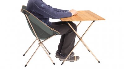 Ergonomically shaped for meals