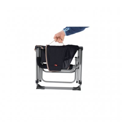 The chair is easy to carry in the integrated handle.