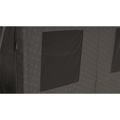 Mesh ventilation keeps the contents fresh.