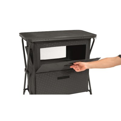 Campingkast met deuren met handgrepen en magnetisch slot.