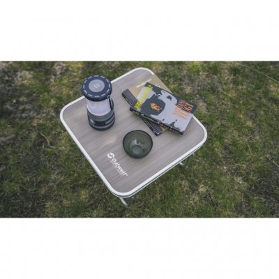 Perfect bijzettafeltje voor de campingstoel.