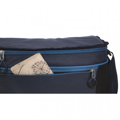 Pocket on the outside with a zipper