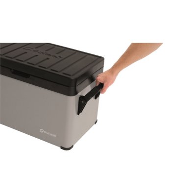 Handles on the side make the cooler box easy to carry.