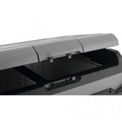 The lid of the cooler can be opened from both sides.