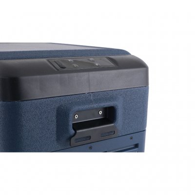 Handles on the side make the cooler box easy to carry.